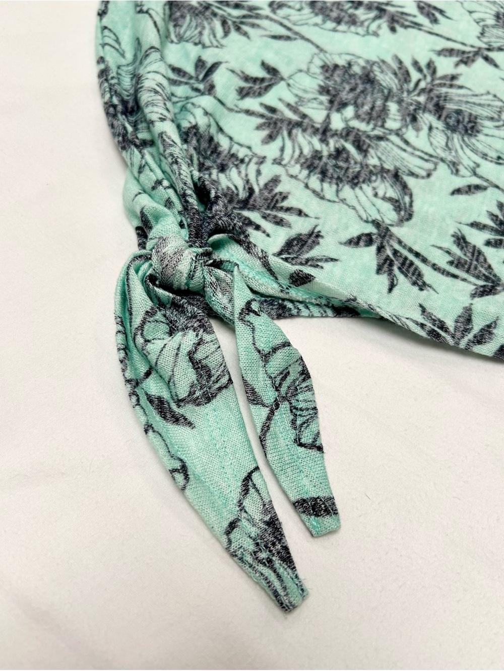 LANE BRYANT MINT GREEN TIE SLEEVE TOP, SIZE 22/24, BLACK SKETCHED FLORAL PRINT - Picture 3 of 7